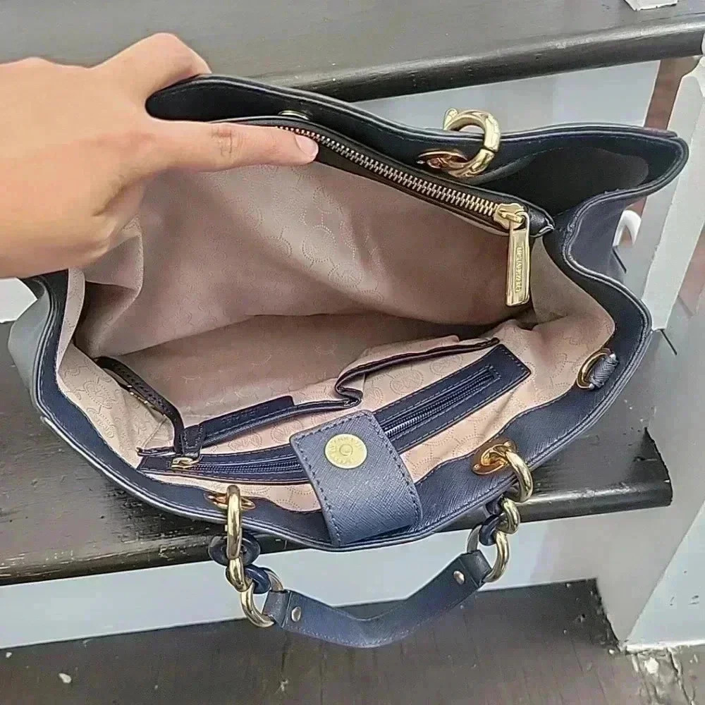 MICHAEL Michael Kors Navy Blue Saffiano Leather Cynthia Tote Roomy Luxury - Picture 7 of 8